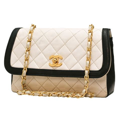 sac chanel noir et blanc|Chanel boutique.